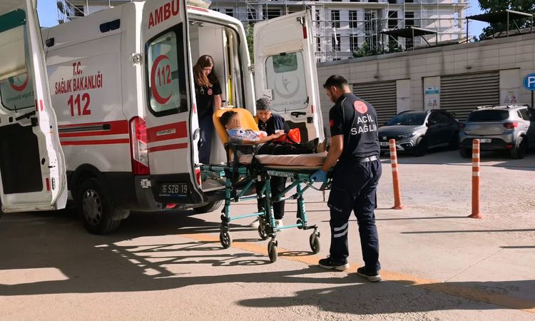 Ailesinin anahtarı unuttuğu çocuk, eve girmek için tırmandığı 2'nci kat balkonundan düşerek yaralandı - Son Da