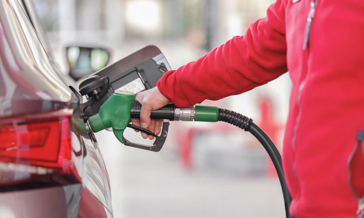 Akaryakıtta zam dalgası sürüyor... Benzine, bu gece yarısı 3 TL 20 kuruş zam bekleniyor | İşte Tüm Ayrıntılar