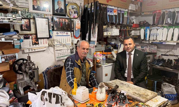 Akçakoca Kaymakamı, kunduracı ustalarıyla buluşup mesleğin durumunu konuştu