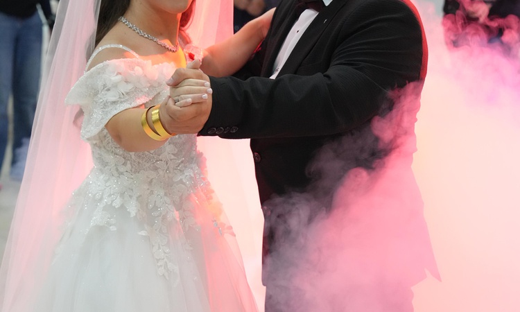 Akondroplazi hastası Ezgi ve Mert İlim, Tekirdağ Saray'da düğünle evlendi - Son Dakika Bilgileri