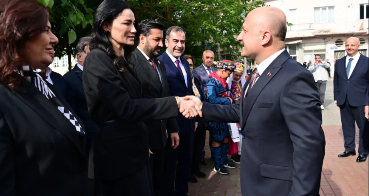 Ayrıntılar Netleşti: AKP'den Özlem Çerçioğlu'na 'üvey evlat' muamelesi - Son Dakika: Gelişmeler Takip Ediliyor
