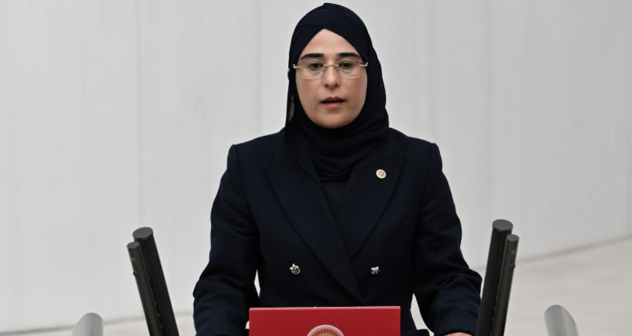 Ayrıntılar Netleşti: AKP, kadın vekile küfür iddiasıyla çalkalanıyor - Haberleri | İşte Tüm Ayrıntılar