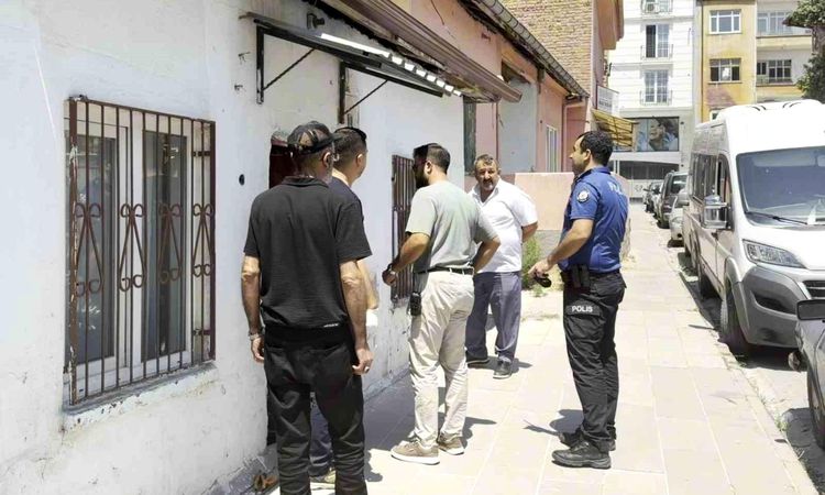 Sıcak Gündem: Aksaray'da bir kişi arkadaşı tarafından evinde ölü bulundu - Haberleri | İşte Tüm Ayrıntılar