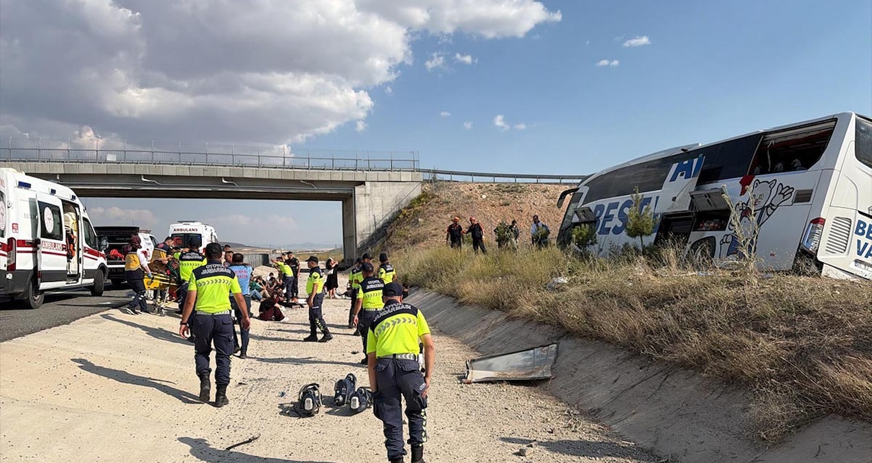 Passenger bus went off the road in Aksaray: There are many injured - Last Minute