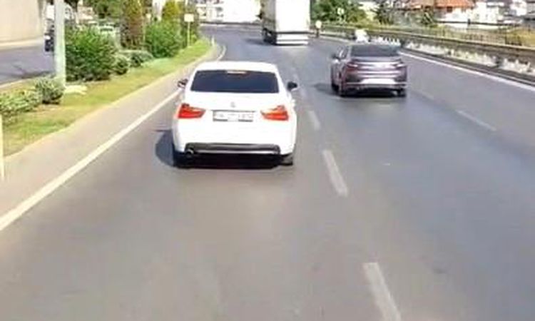 Alanya driver hit with 46,000 TL fine for failing to yield to fire engine