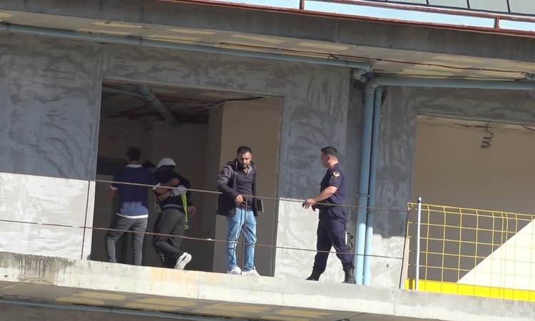 Alanya'da parasını alamayan işçi inşaatın balkonundan arkadaşı tarafından indirildi - Son Dakika Bilgileri