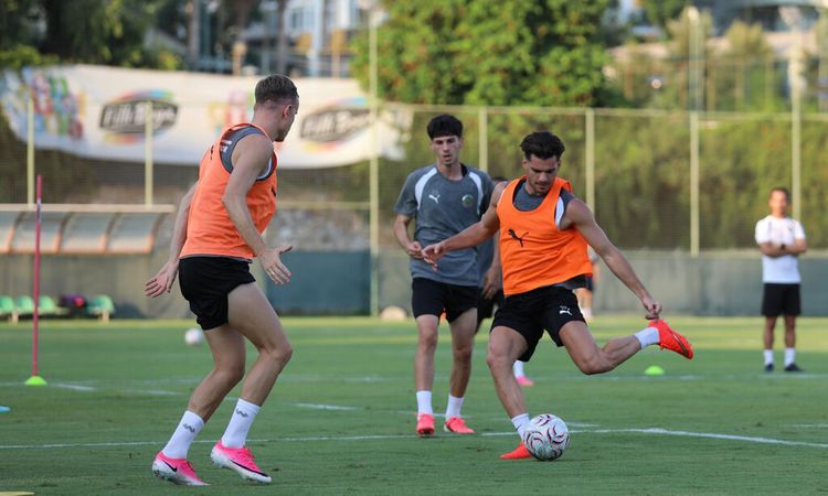 Gündemden Son Bilgiler: Alanyaspor, Beşiktaş maçı hazırlıklarına resmen start aldı - Haberleri: Gelişmeler Tak