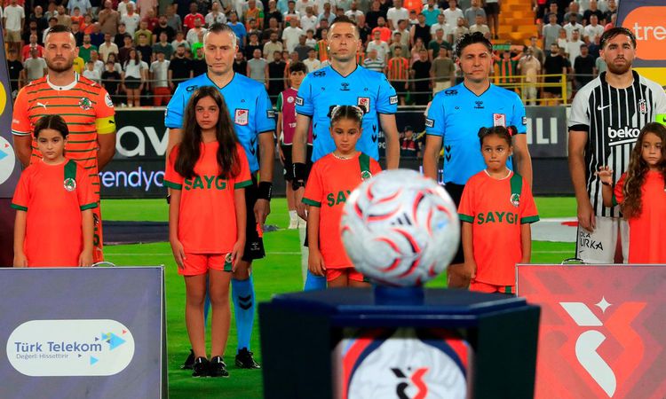 Alanyaspor-Beşiktaş maçını yöneten hakemlere suç duyurusu: Gelişmeler Takip Ediliyor