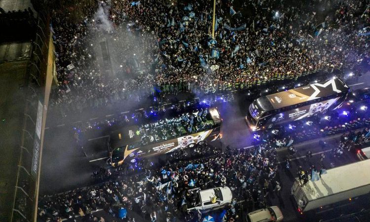 Son Gelişme: Albüm: Arjantin Milli Futbol Takımı, Buenos Aires'te Coşkuyla Karşılandı - Haberleri ve Merak Edi