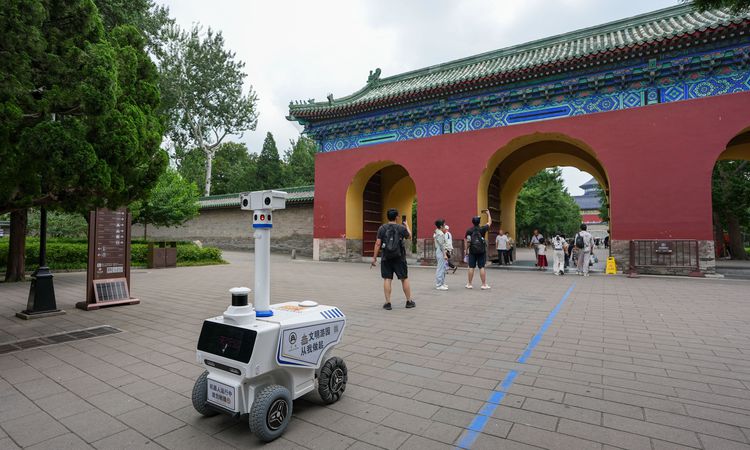 Ayrıntılar Netleşti: Albüm: Çin'in başkenti Beijing'deki parklarda robotlar koltuğa oturdu - Son Dakika Haberl
