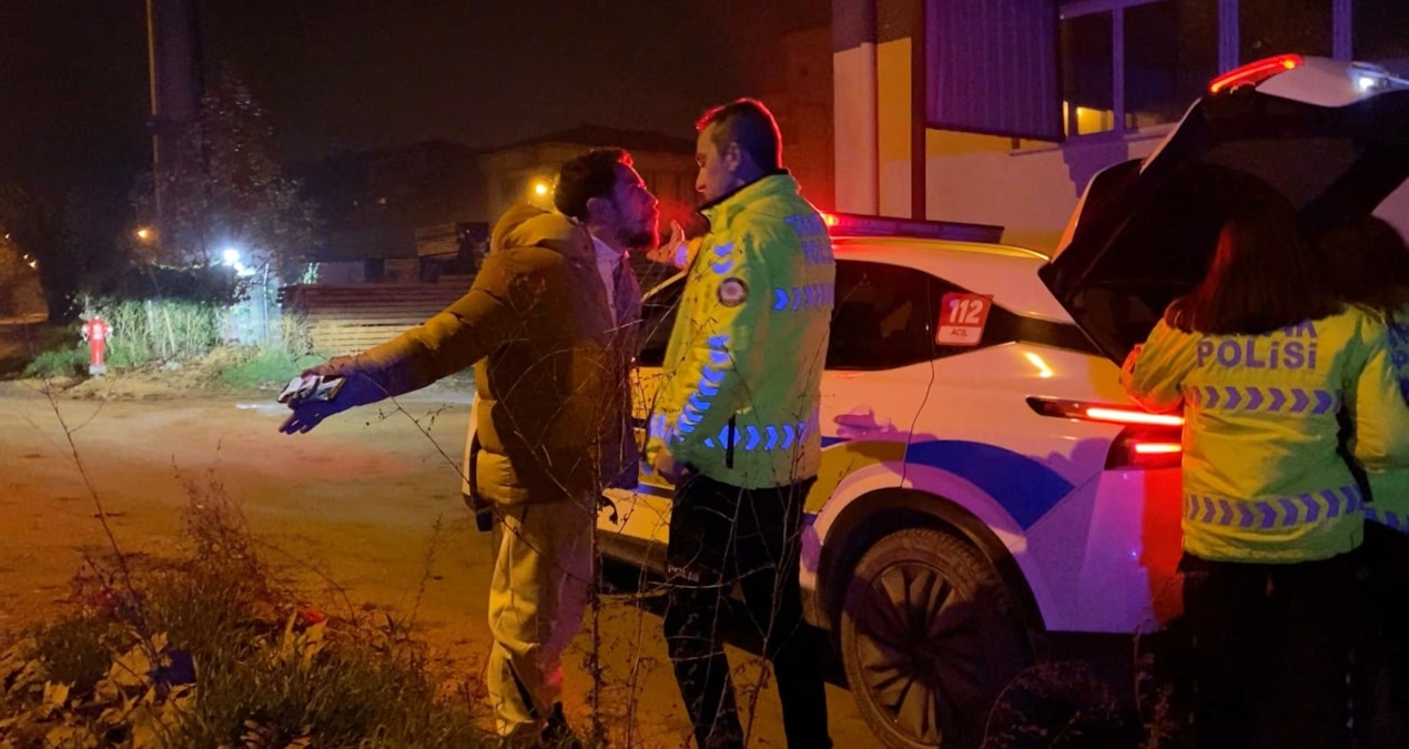 Alkollü çıkan sürücü, direnen ise arkadaşı çıktı! - En Son Haber: Gelişmeler Takip Ediliyor