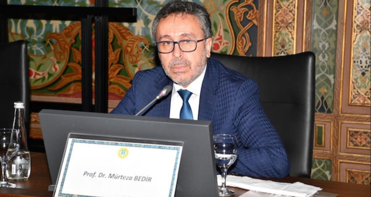 Kritik Açıklama: Allah kabul etsin hocam 4 koltuk, 5 maaş - Son Dakika Haberleri: Gelişmeler Takip Ediliyor