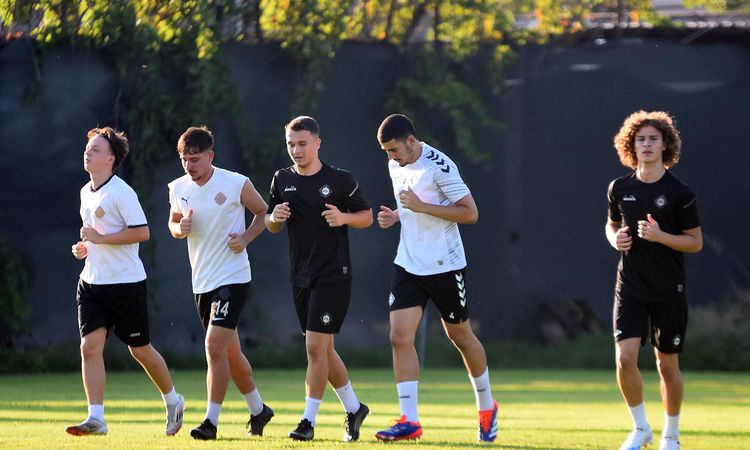 Kritik Açıklama: Altay'da 17 Futbolcu Antrenmanlara Çıkmıyor - Haberleri ve Merak Edilenler