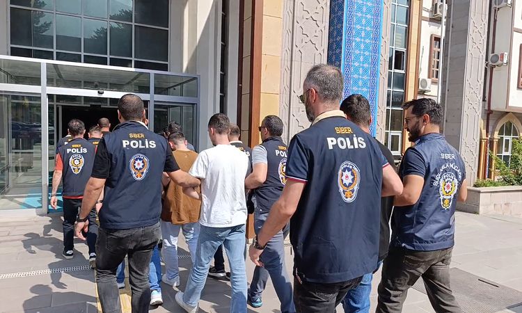Son Gelişme: Amasya merkezli siber dolandırıcılık baskınu: 14 tutuklama - Son Dakika Haberleri - Son Dakika Bi