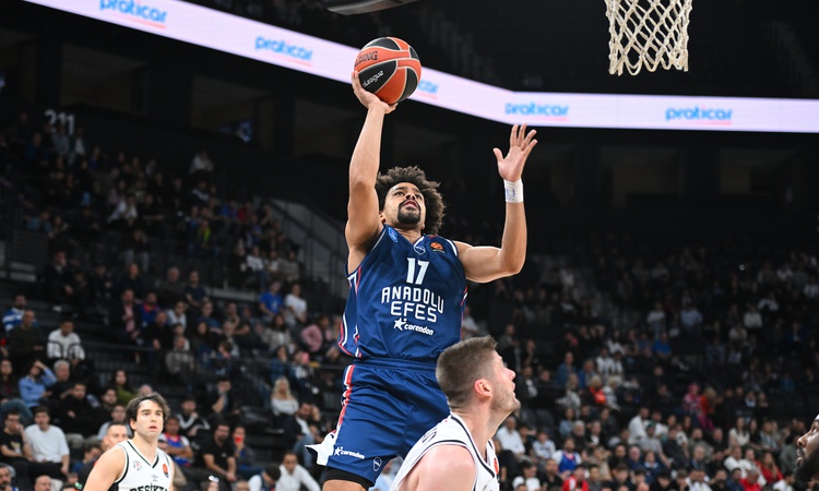Anadolu Efes, EuroLeague derbisinde Beşiktaş'ı 89-80 mağlup etti ve Merak Edilenler