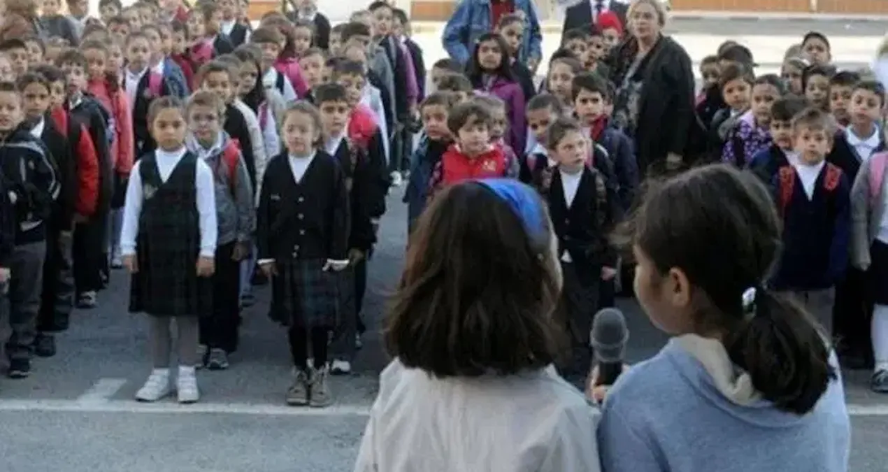Son Gelişme: 'Andımız okunsun' diyen veliye terör suçlaması - Son Dakika: Gelişmeler Takip Ediliyor