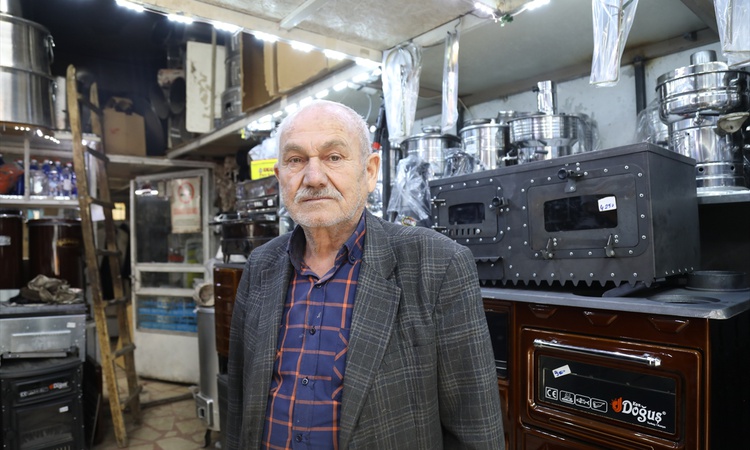 Ankara Çubuk'ta 70 yaşındaki İsmail Demirci, 50 yıldır sobacılık yapıyor ve Merak Edilenler