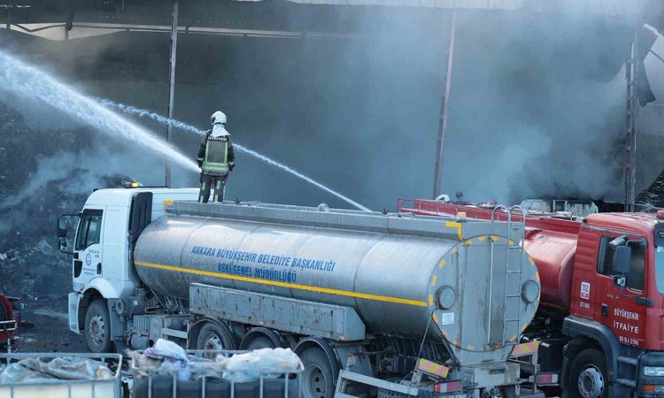 Ankara Kahramankazan'da plastik atık geri dönüşüm merkezinde yangın çıktı | İşte Tüm Ayrıntılar