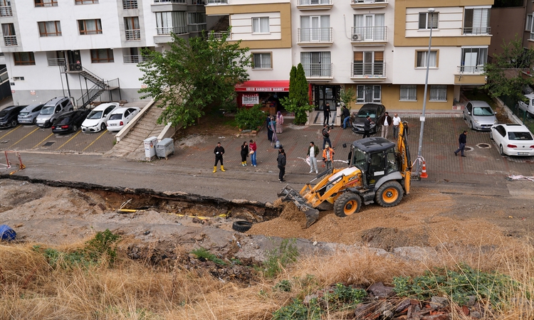 Ankara Keçiören'de sağanakta çöken Gülgün Sokak'ta onarım çalışmaları sürüyor