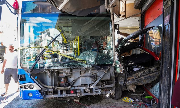 EGO bus went out of control and crashed into a workplace in Ankara - Last Minute