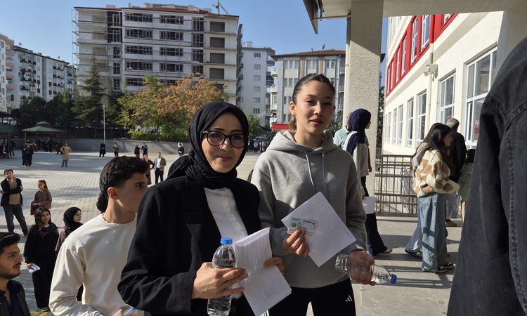 Anne ve kızı, aynı okulda KPSS'ye girdi ve Merak Edilenler