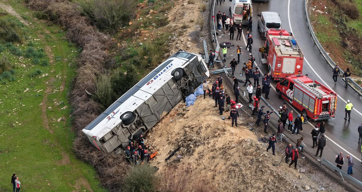 Kritik Açıklama: Antalya'da katliam gibi kaza: Çok sayıda ölü ve yaralı var - Son Dakika ve Merak Edilenler