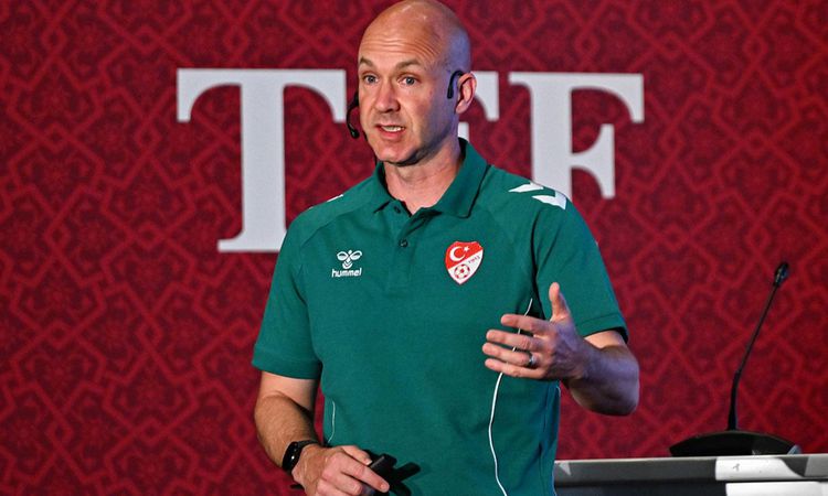 Anthony Taylor, Fenerbahçe'nin penaltı beklediği pozisyonları değerlendirdi - Son Dakika Haberleri - Son Dakik