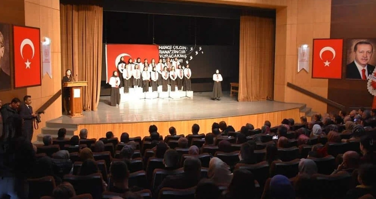 Arapça marş okutulan çocuklara sürpriz ödül - En Son Haber - Son Dakika Bilgileri