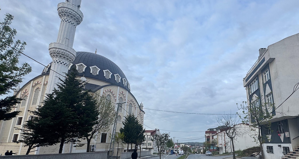 Sıcak Gündem: Arnavutköy'de fırtına! Caminin minaresi sallandı; 2 bina tahliye edildi - Son Dakika ve Merak Ed