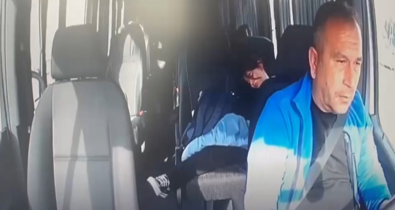 Ayrıntılar Netleşti: Arnavutköy'de okul servisi ile kamyonet çarpıştı - Son Dakika | İşte Tüm Ayrıntılar
