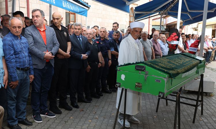 Sıcak Gündem: Artvinspor Başkanı'nın babası son yolculuğuna uğurlandı - Son Dakika | İşte Tüm Ayrıntılar