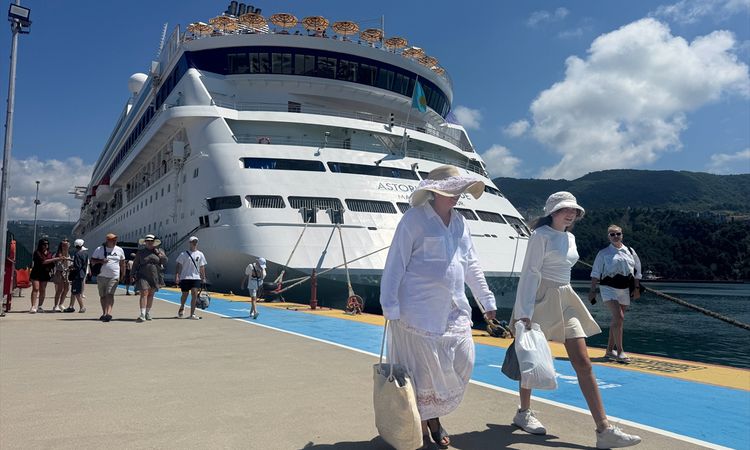 "Astoria Grande" cruise ship arrived in Amasra with 878 passengers - News