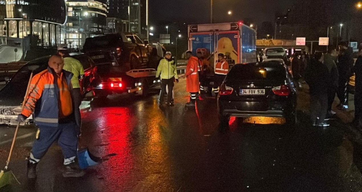 Gündemden Son Bilgiler: Ataşehir'de zincirleme trafik kazası: 8 araç birbirine girdi, 4 kişi yaralandı - Son D
