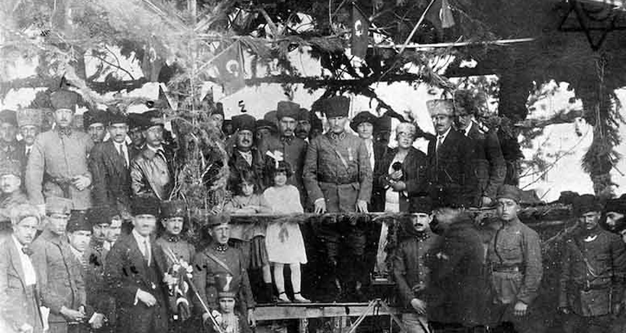 Sıcak Gündem: Atatürk'ün az bilinen 350 fotoğrafı albümde toplandı - En Son Haber: Gelişmeler Takip Ediliyor