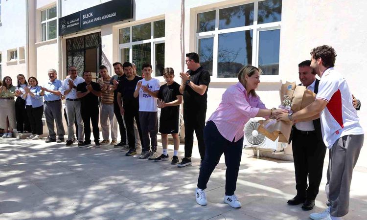 Sıcak Gündem: Avrupa Şampiyonu Bilecikli güreşçiye coşkulu karşılama - Son Dakika Haberleri | İşte Tüm Ayrıntı