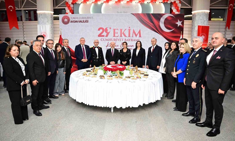 Aydın'da 103. yıl Cumhuriyet resepsiyonuna il protokolü eksiksiz katıldı | İşte Tüm Ayrıntılar
