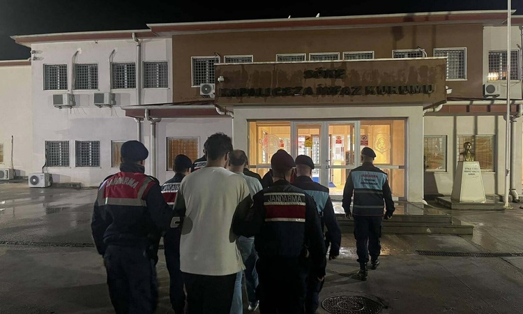 Aydın Didim'de sahte pasaportlu 8 kaçak göçmen ile otel sahibi ve çalışanı hakkında tutuklama kararı verildi v