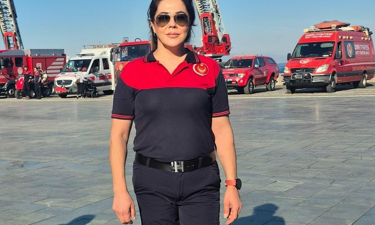 Ayrıntılar Netleşti: 2020 İzmir depreminde oğlunu kaybeden anne, AFAD ve AKUT'ta eğitim alıp sertifika aldı |