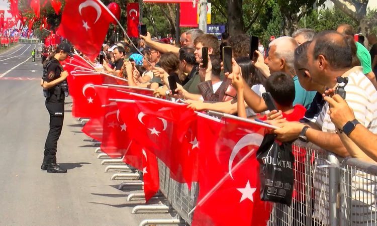 Ayrıntılar Netleşti: 30 Ağustos Zafer Bayramı’nı Vatan Caddesi’nde coşkuyla kutladılar: İyi ki bu vatanda yaşı