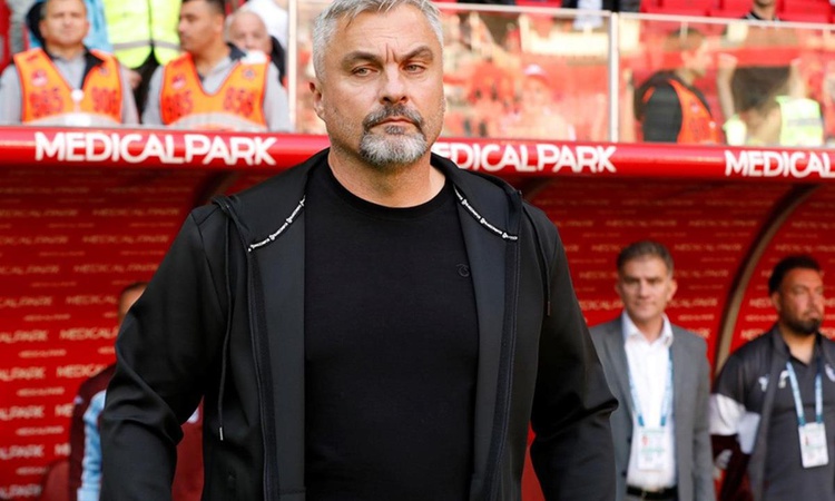 Ayrıntılar Netleşti: 4 maçta 4 galibiyet: Trabzonspor'un Alman hocası Thomas Reis kimdir, kaç yaşında, daha ön