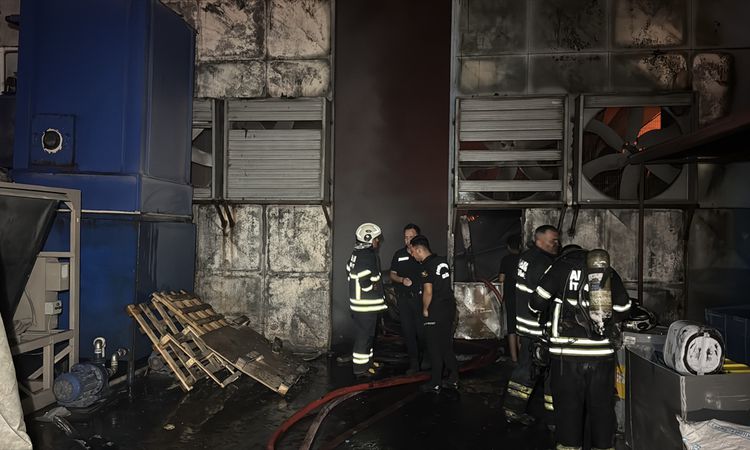 Ayrıntılar Netleşti: Adana'da Ayakkabı Fabrikasında Yangın Kontrol Altına Alındı - Son Dakika Bilgileri