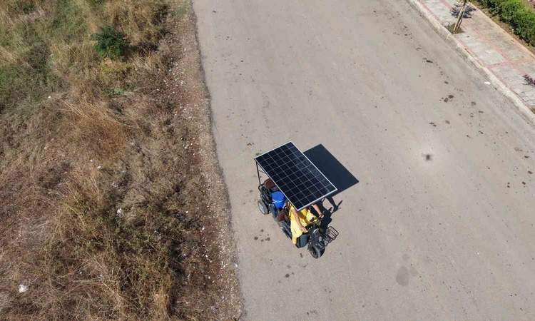 Ayrıntılar Netleşti: Adana Kozan'da dondurmacı, motosikletine güneş paneli takarak 40 km menzili aştı - Son Da