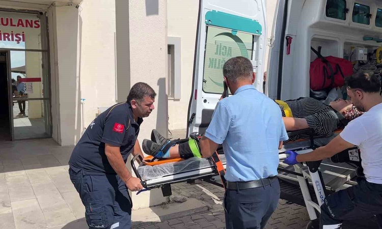 Ayrıntılar Netleşti: Adıyaman'ın Besni ilçesinde hafriyat kamyonu otomobile çarptı, 3 kişi yaralandı ve Merak