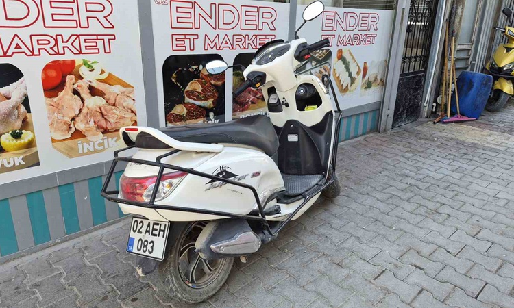 Ayrıntılar Netleşti: Adıyaman'da otomobil ile motosiklet çarpıştı, motosiklet sürücüsü yaralandı: Gelişmeler T