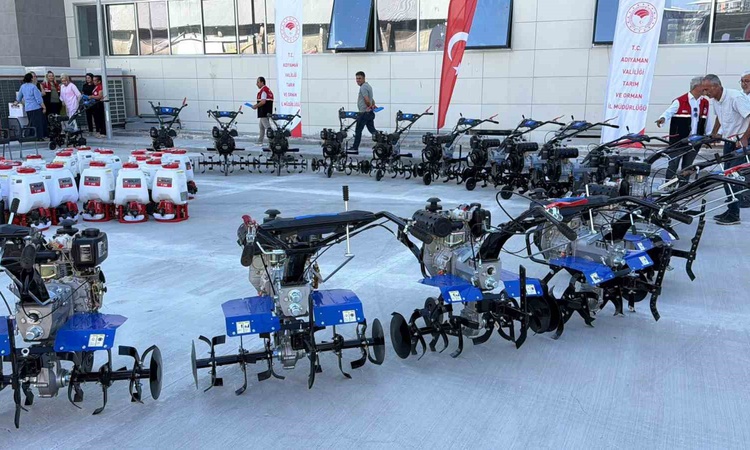 Ayrıntılar Netleşti: Adıyaman'da üreticilere 229 çapa makinesi ve 142 budama makası dağıtıldı