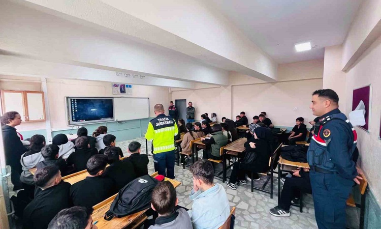 Ayrıntılar Netleşti: Afyonkarahisar Kocaöz'de Trafik Dedektifleri Projesi ile öğrencilere eğitim verildi ve Me