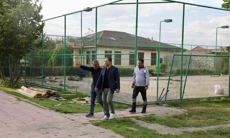 Ayrıntılar Netleşti: Ağrı'da tenis kortlarında zemin yenileme resmen start aldı, İl Müdürü Çelebi inceledi: Ge