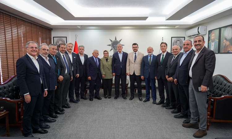 Ayrıntılar Netleşti: AK Parti Kayseri'de milletvekilleri ve belediye başkanları istişarede buluştu