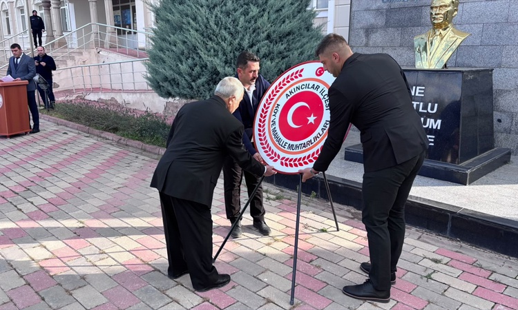 Ayrıntılar Netleşti: Akıncılar Kaymakamı, muhtarları devlet ile vatandaş arasında köprü diye niteledi