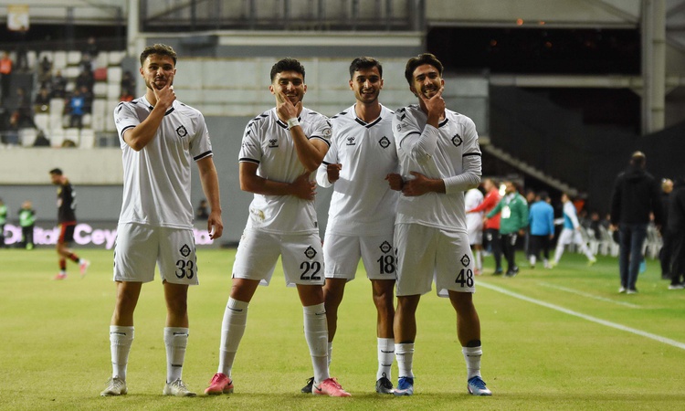 Ayrıntılar Netleşti: Altay, Balıkesirspor deplasmanında yarın Soma Nazım Yavuz Stadı'nda oynayacak ve Merak Ed